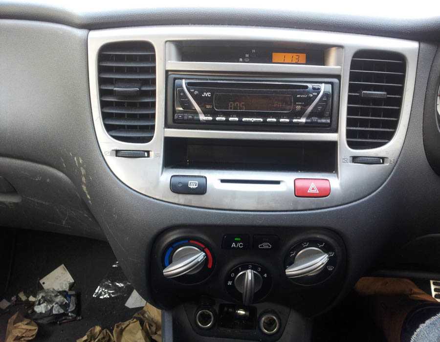 Kia Rio LX CRDI cd-head-unit